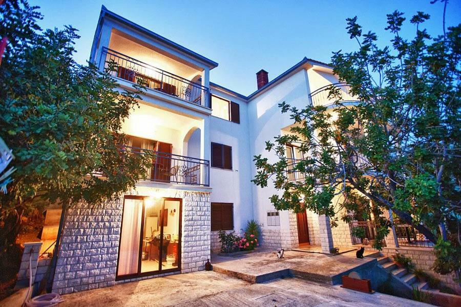 The Ana Apartments Komiža Εξωτερικό φωτογραφία