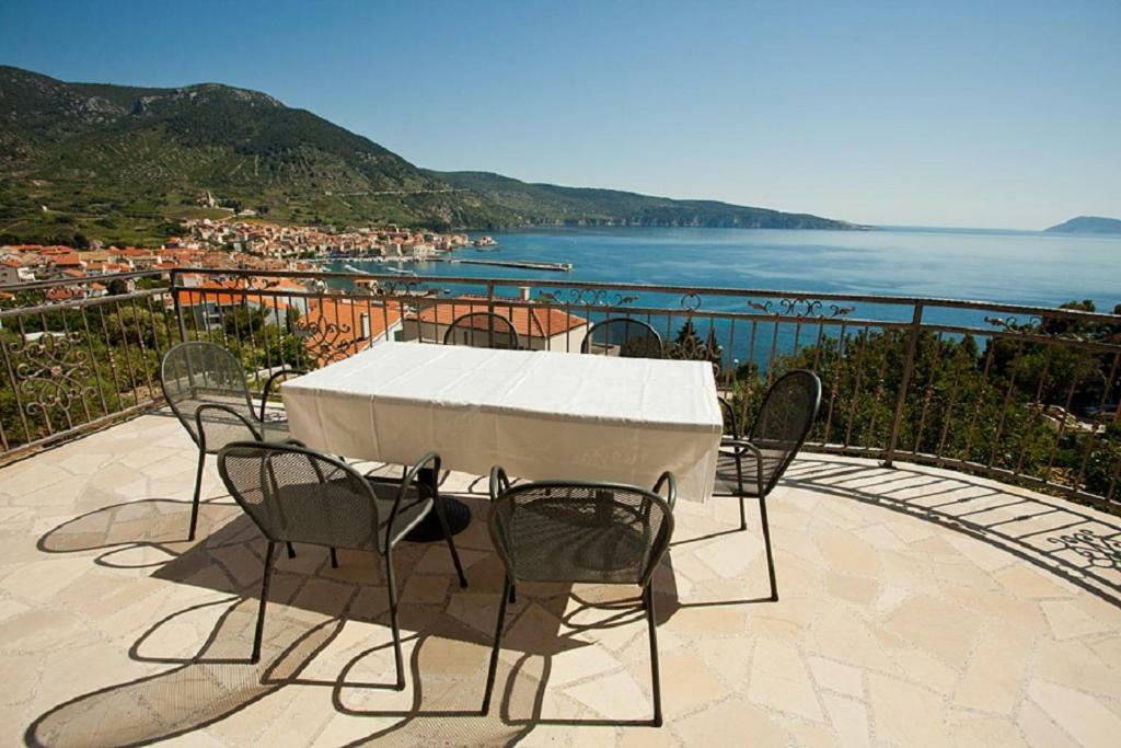 The Ana Apartments Komiža Εξωτερικό φωτογραφία